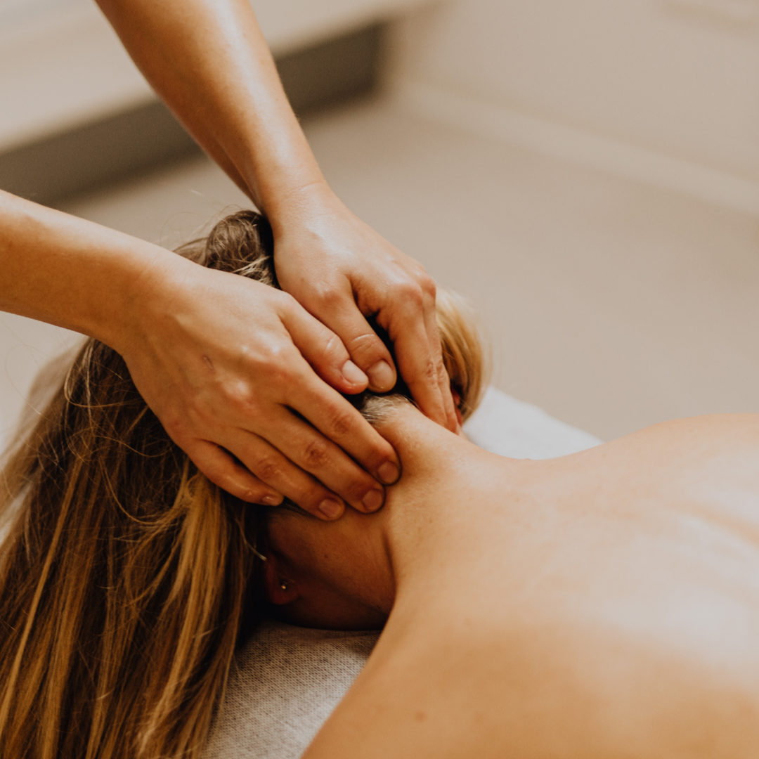 Relax and Restore massage, Studio Lunéa